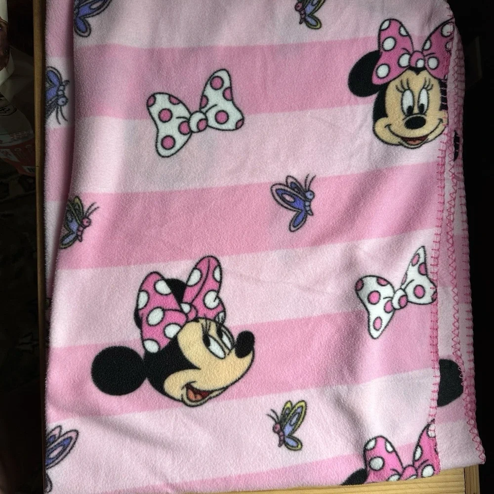 Disney Minnie Mouse Throw Blanket Pink 39 X 50 Inch 100% Polyester Butterflies